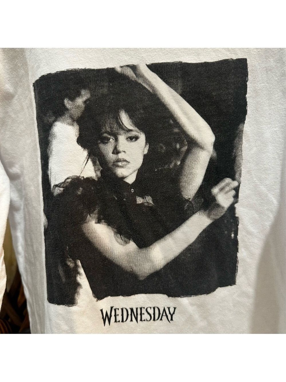 WEDNESDAY Girls  Iconic Dance Scene Long Sleeved Graphic Tee Crewneck sz Large